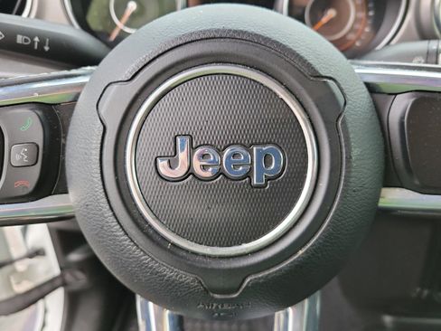 Used 2021 Jeep Gladiator Overland image 32