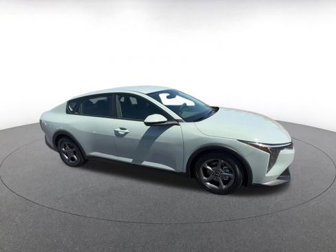 Used 2025 Kia K4 FWD image 2