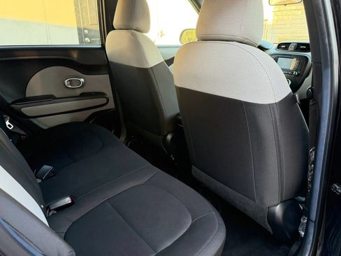 Used 2017 Kia Soul FWD image 7