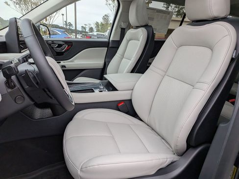 New 2026 Lincoln Aviator 2WD image 12