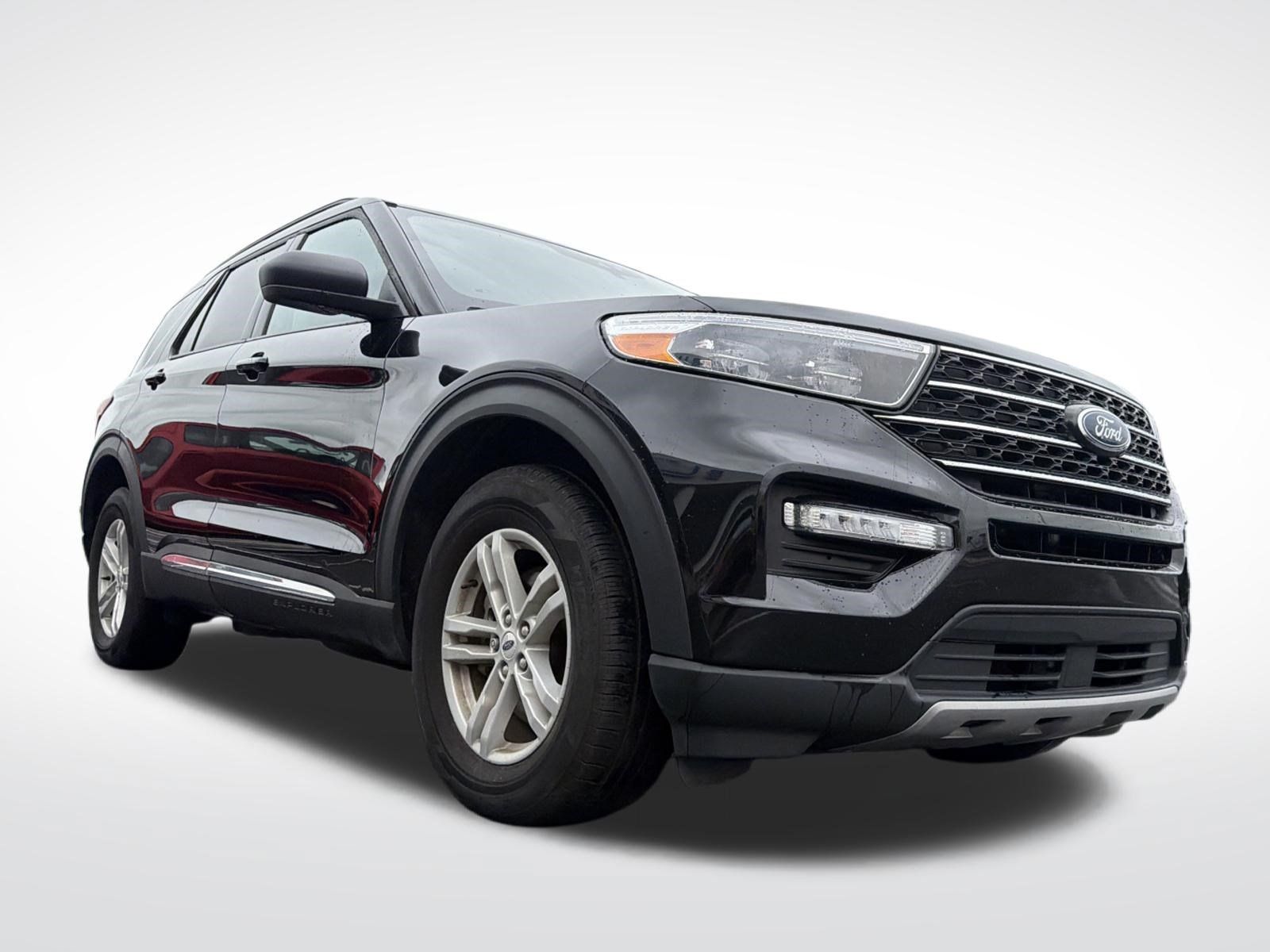 Used 2024 Ford Explorer XLT w/ Equipment Group 202A AWD/4WD image 5