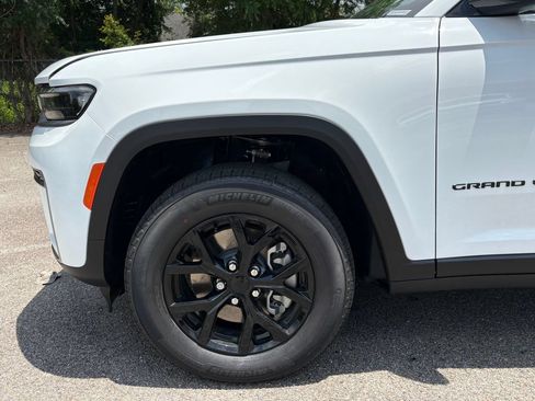 New 2026 Jeep Grand Cherokee L 2WD image 25