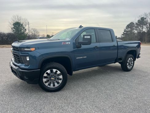 New 2026 Chevrolet Silverado 2500 Custom w/ Z71 Off-Road Package image 3