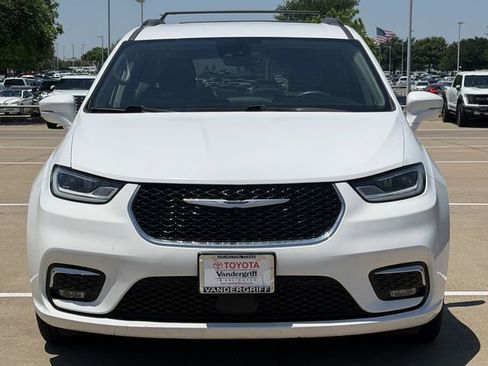Used 2022 Chrysler Pacifica Touring-L FWD image 7
