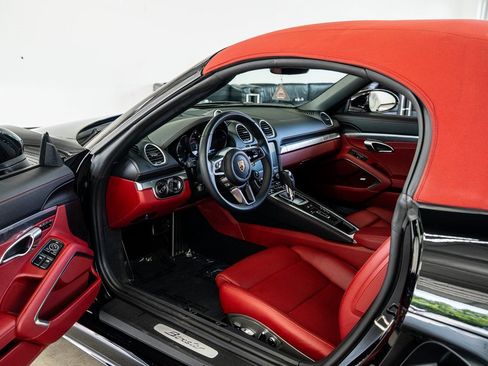 Used 2025 Porsche 718 Boxster image 34
