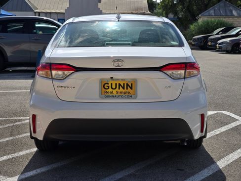 Used 2025 Toyota Corolla LE FWD image 4