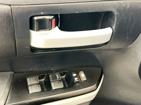 Used 2018 Toyota Tundra SR5 image 16