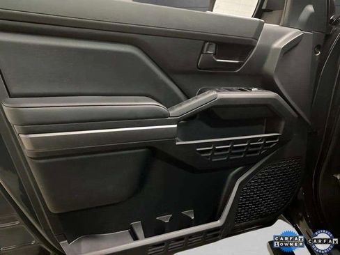 Used 2025 Toyota Tacoma SR5 image 27