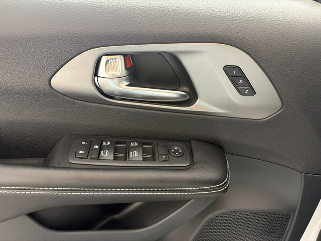 New 2027 Chrysler Pacifica Select FWD image 16