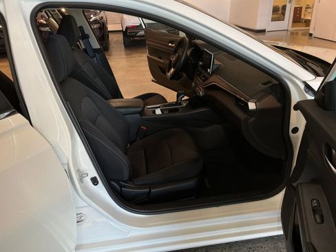 Used 2025 Nissan Altima 2.5 SV FWD image 35