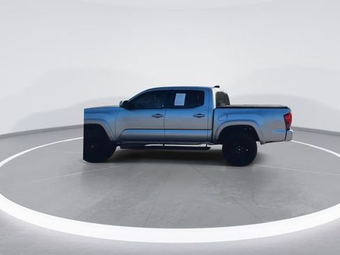 Used 2022 Toyota Tacoma SR5 w/ Technology Package image 8