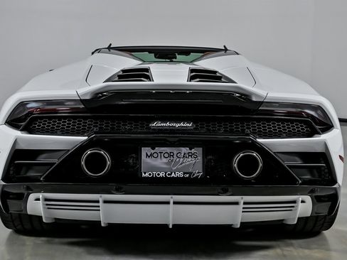 Used 2020 Lamborghini Huracan EVO image 11