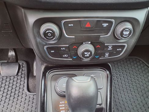 Used 2020 Jeep Compass Latitude image 22