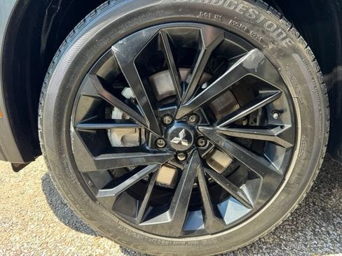 Used 2024 Mitsubishi Outlander AWD image 17