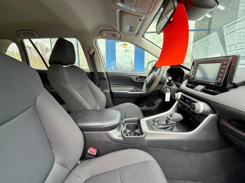 Used 2020 Toyota RAV4 LE AWD/4WD image 43