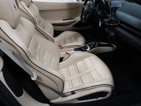 Used 2015 Ferrari 458 Spider image 27