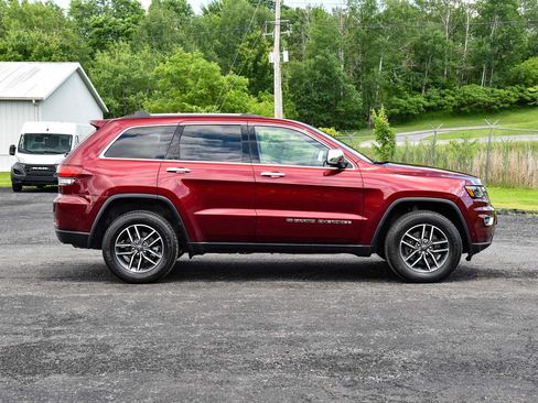 Certified 2022 Jeep Grand Cherokee Limited w/ Trailer Tow Group IV AWD/4WD image 2