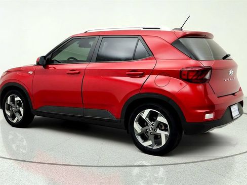 Used 2023 Hyundai Venue Limited FWD image 7