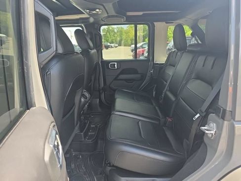 Used 2023 Jeep Wrangler Unlimited Sahara AWD/4WD image 10