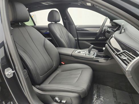 Used 2019 BMW 740i w/ M Sport Package RWD image 20