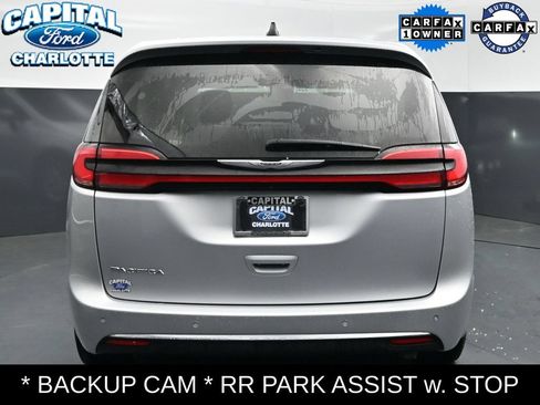 Used 2023 Chrysler Pacifica Touring-L FWD image 6