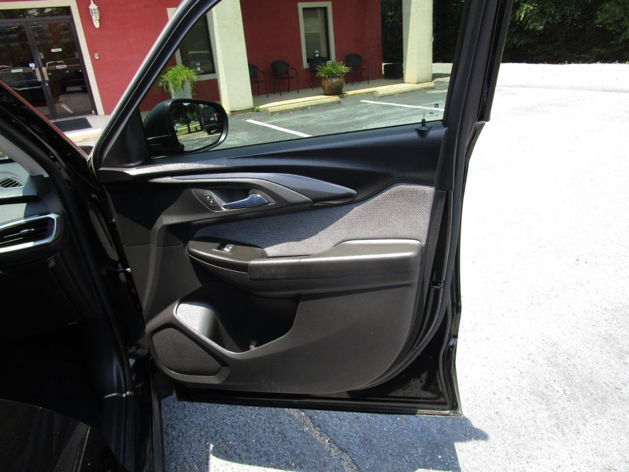 Used 2021 Chevrolet TrailBlazer LS FWD image 27
