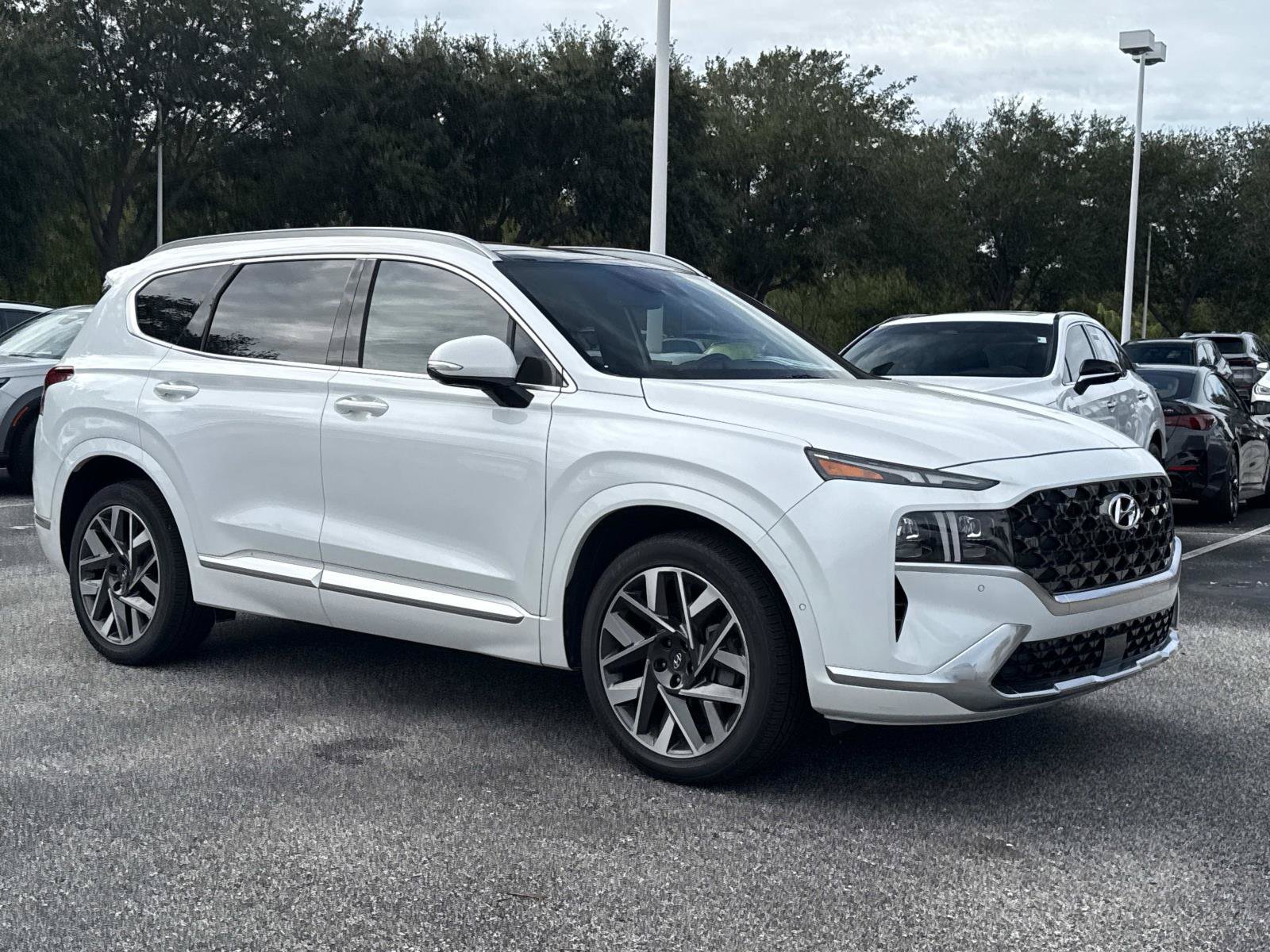 Used 2022 Hyundai Santa Fe Calligraphy FWD image 2