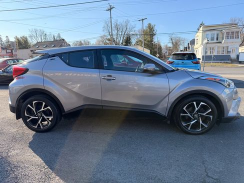 Used 2018 Toyota C-HR image 4