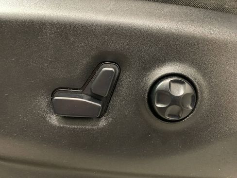 Used 2018 Chrysler Pacifica Touring-L Plus image 5