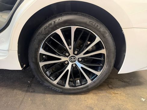 Certified 2019 Toyota Camry SE FWD image 24