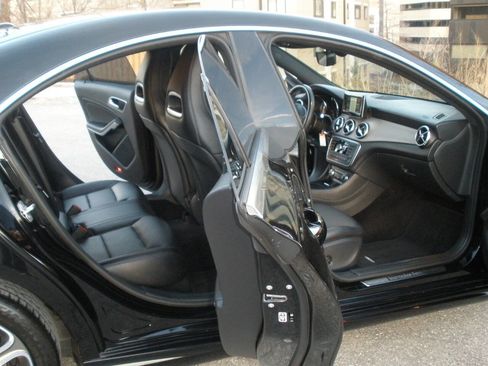 Used 2014 Mercedes-Benz CLA 250 image 21