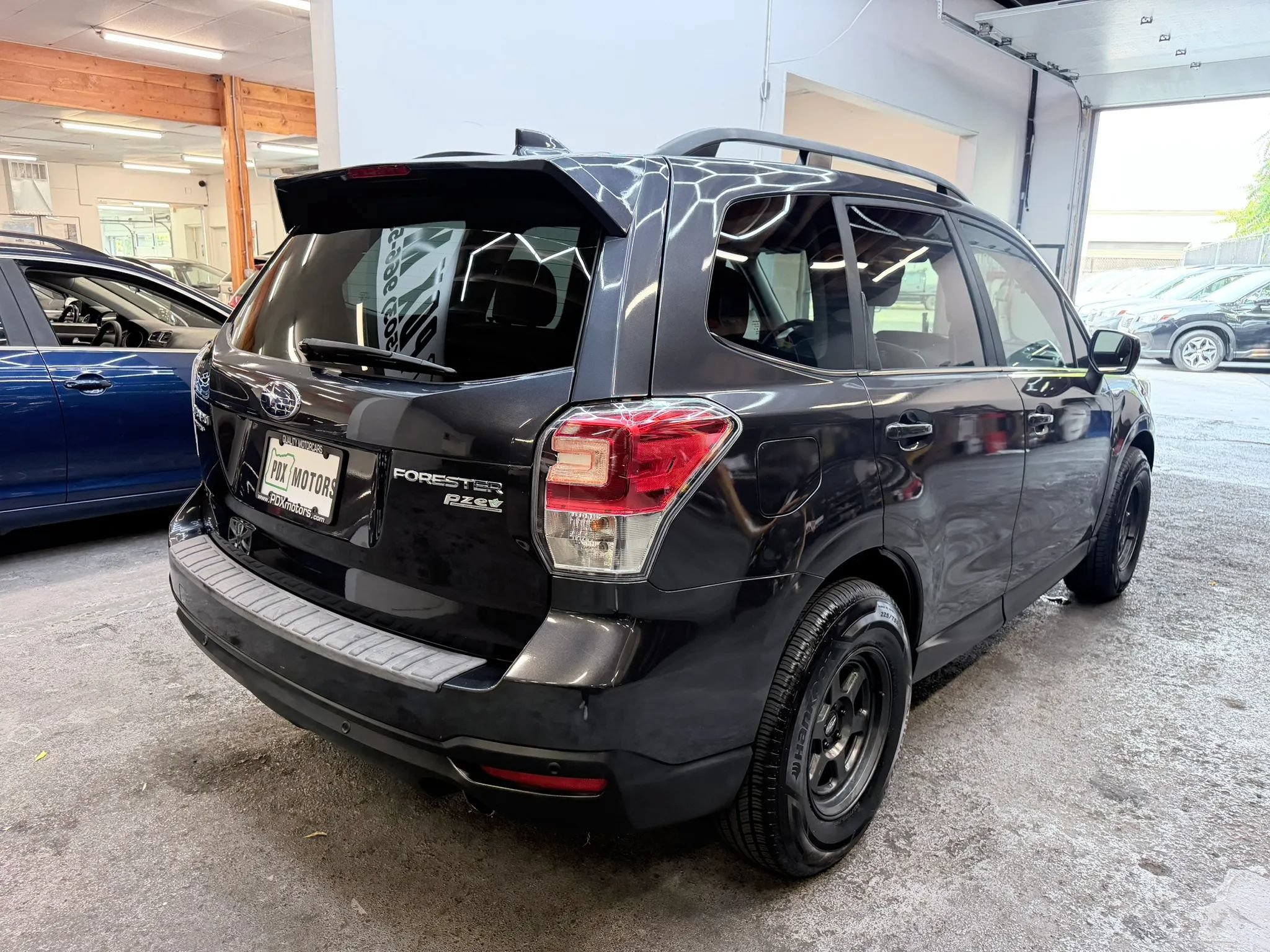 Used 2017 Subaru Forester 2.5i Limited AWD/4WD image 8