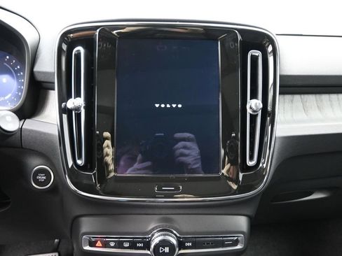Used 2026 Volvo XC40 B5 Plus AWD/4WD image 13