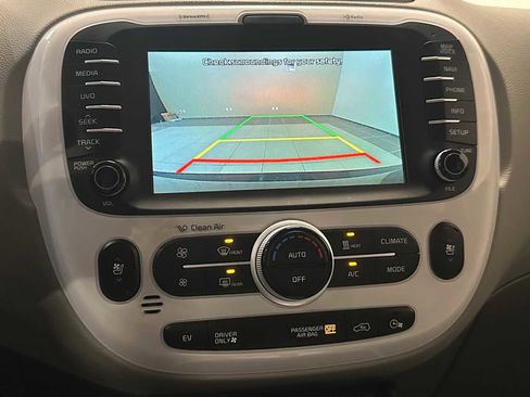 Used 2016 Kia Soul EV + image 13