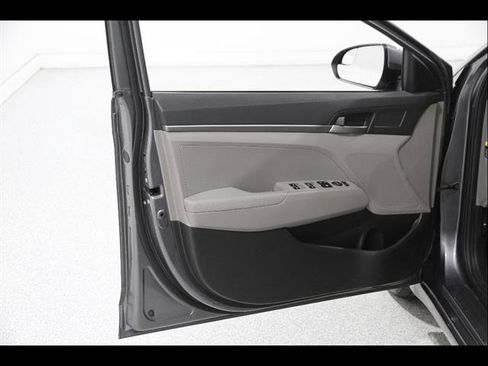 Used 2018 Hyundai Elantra SE image 4