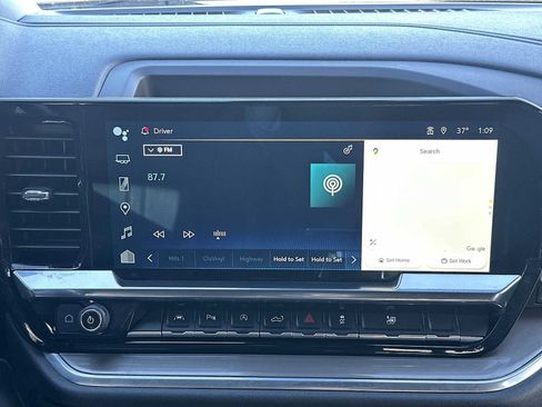 Used 2022 Chevrolet Silverado 1500 High Country w/ Technology Package image 12