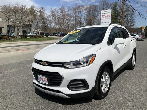 Used 2020 Chevrolet Trax LT w/ LT Convenience Package image 1