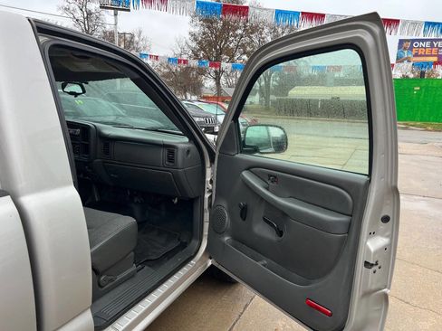 Used 2005 Chevrolet Silverado 1500 W/T image 12
