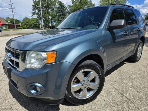 Used 2011 Ford Escape XLT w/ Canadian Winter Pkg AWD/4WD image 1