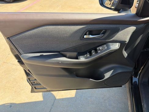 Used 2023 Nissan Rogue SV FWD image 12