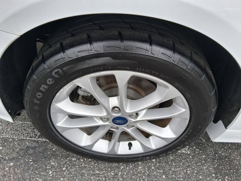 Used 2019 Ford Fusion SE FWD image 17
