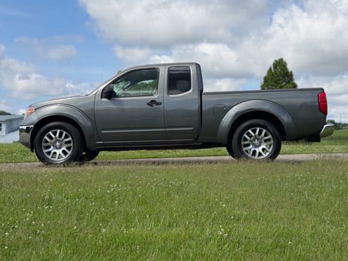 Used 2006 Nissan Frontier SE RWD image 2