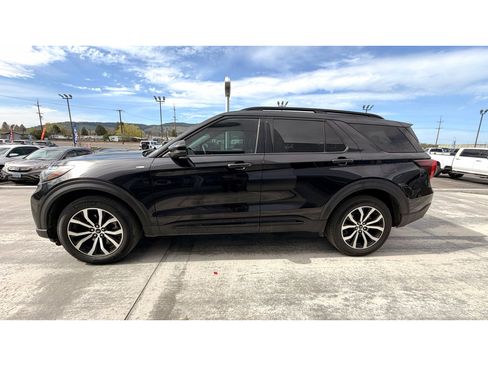 Used 2025 Ford Explorer ST-Line AWD/4WD image 4