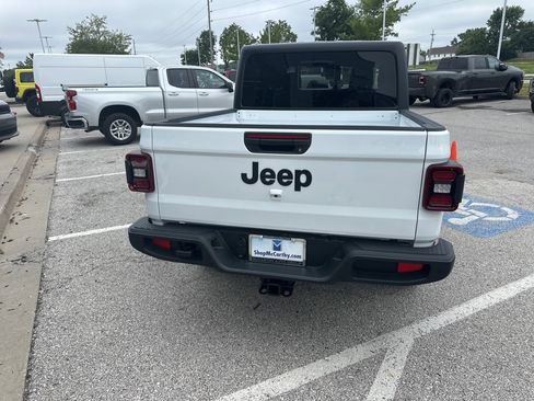 New 2025 Jeep Gladiator Sport image 26