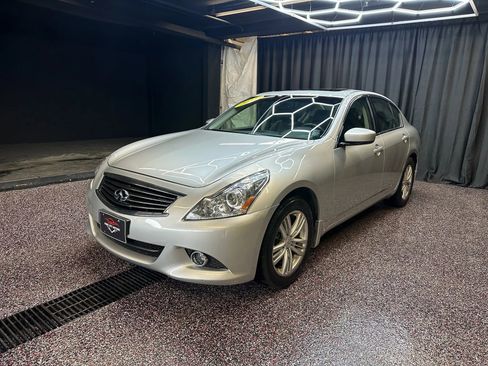 Used 2011 INFINITI G37 x Sedan w/ Premium Pkg image 3