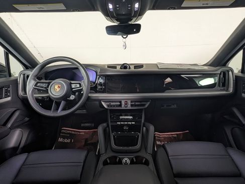 Certified 2025 Porsche Cayenne Coupe image 20