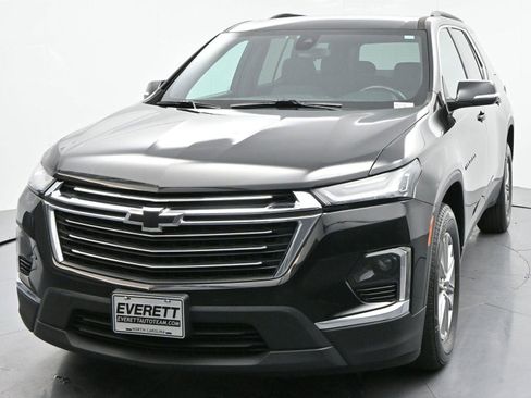 Used 2022 Chevrolet Traverse LT image 3