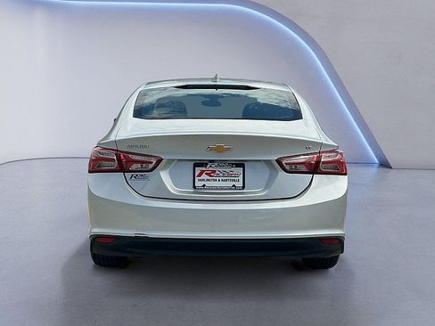 Used 2022 Chevrolet Malibu LT FWD image 4