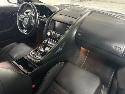 Used 2018 Jaguar F-TYPE R image 11