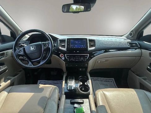 Used 2016 Honda Pilot Touring image 11